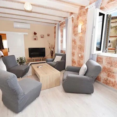 Elpida's House Apartment *